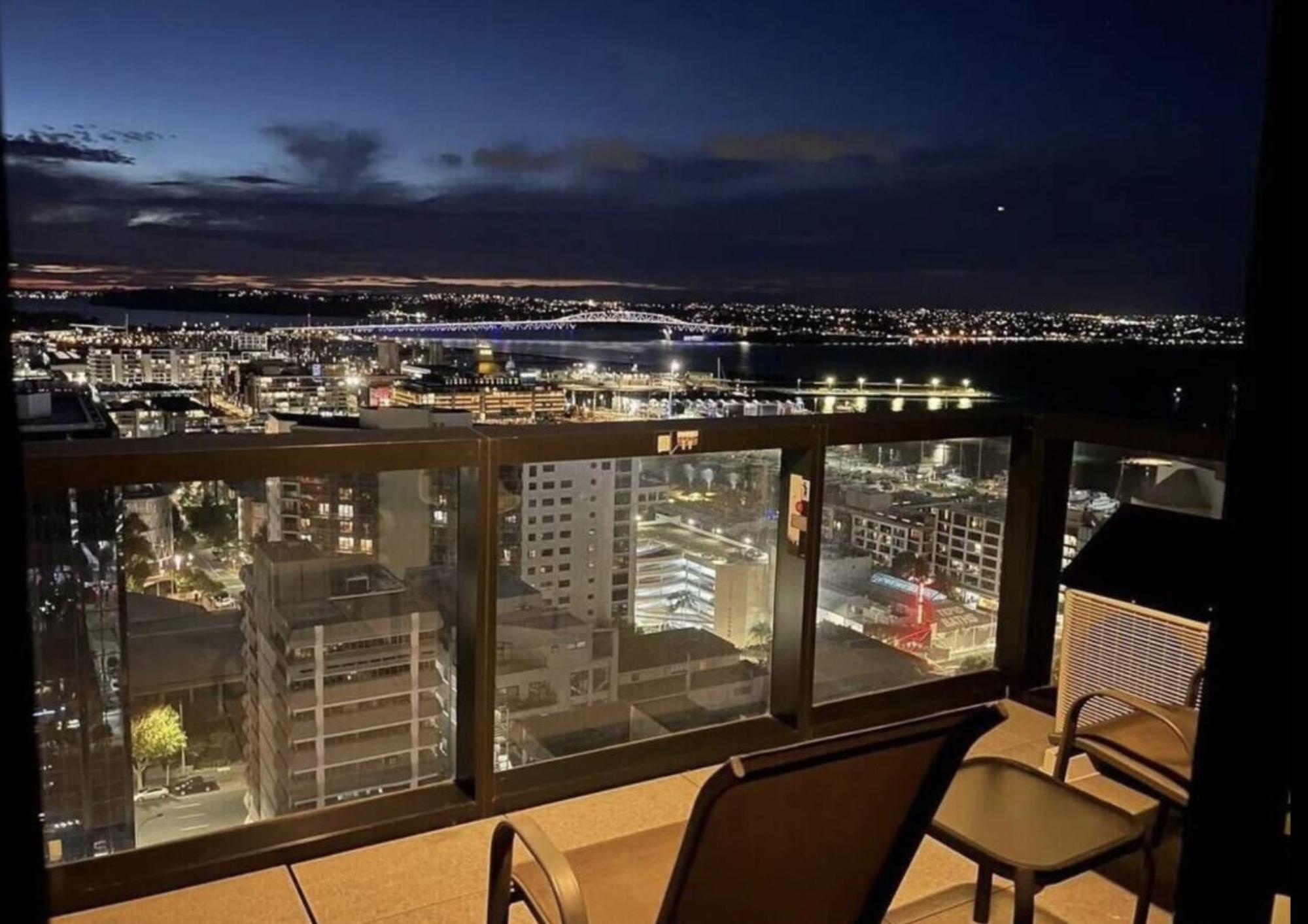 Magnificent Harbour View Skytower View Apartment In Cbd Auckland Exterior foto