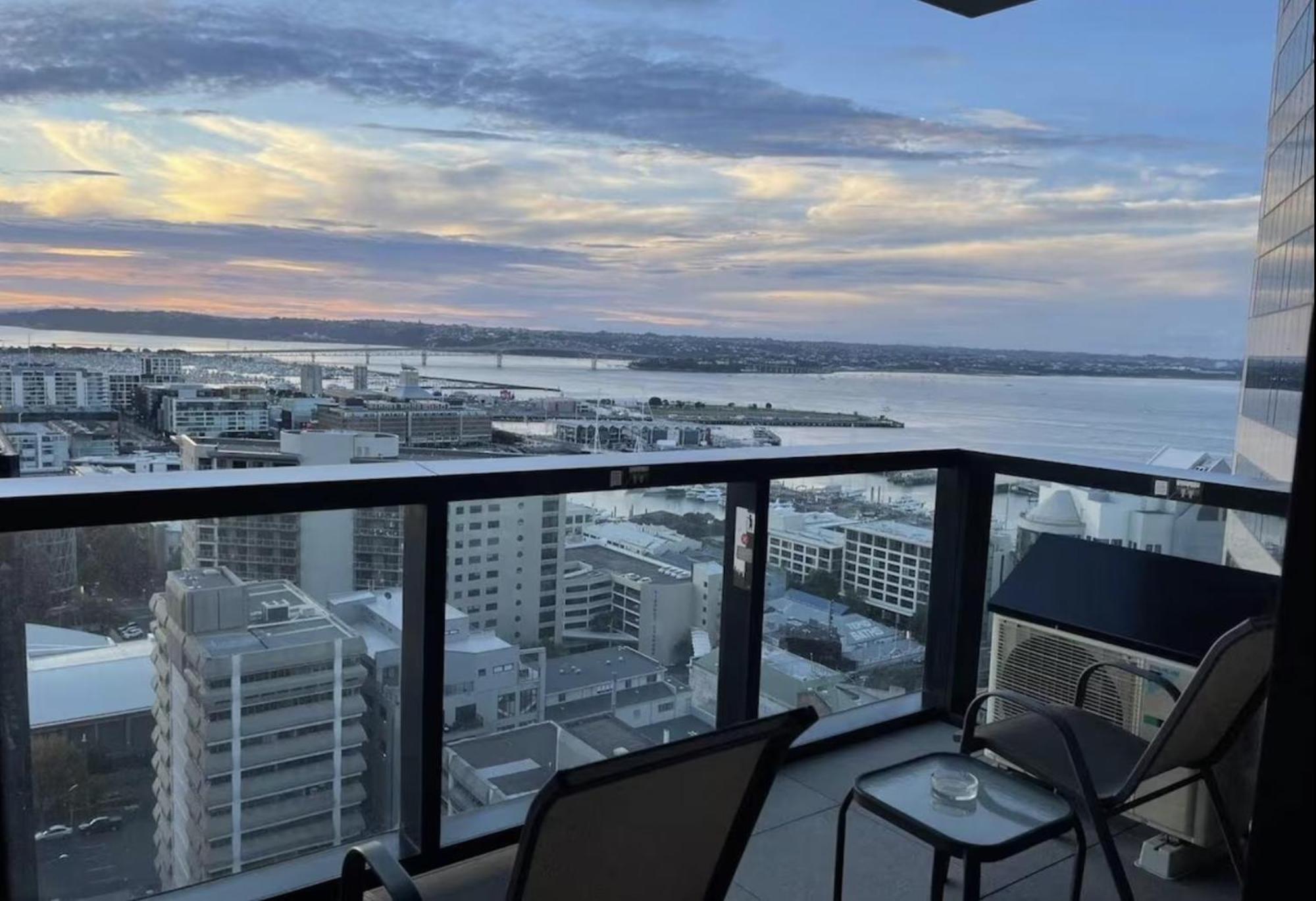 Magnificent Harbour View Skytower View Apartment In Cbd Auckland Exterior foto